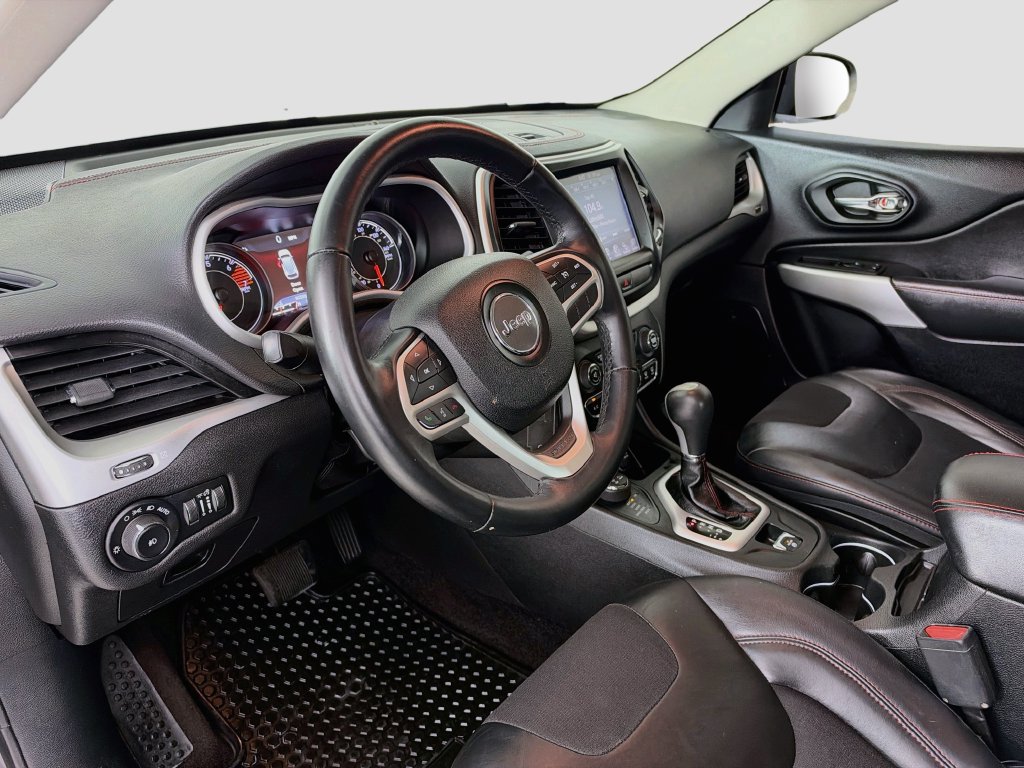 Used 2017 Jeep Cherokee Trailhawk AWD/4WD image 10