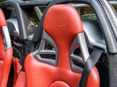 Used 2004 Porsche Carrera GT RWD image 21