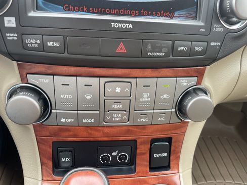 Used 2010 Toyota Highlander Limited image 18