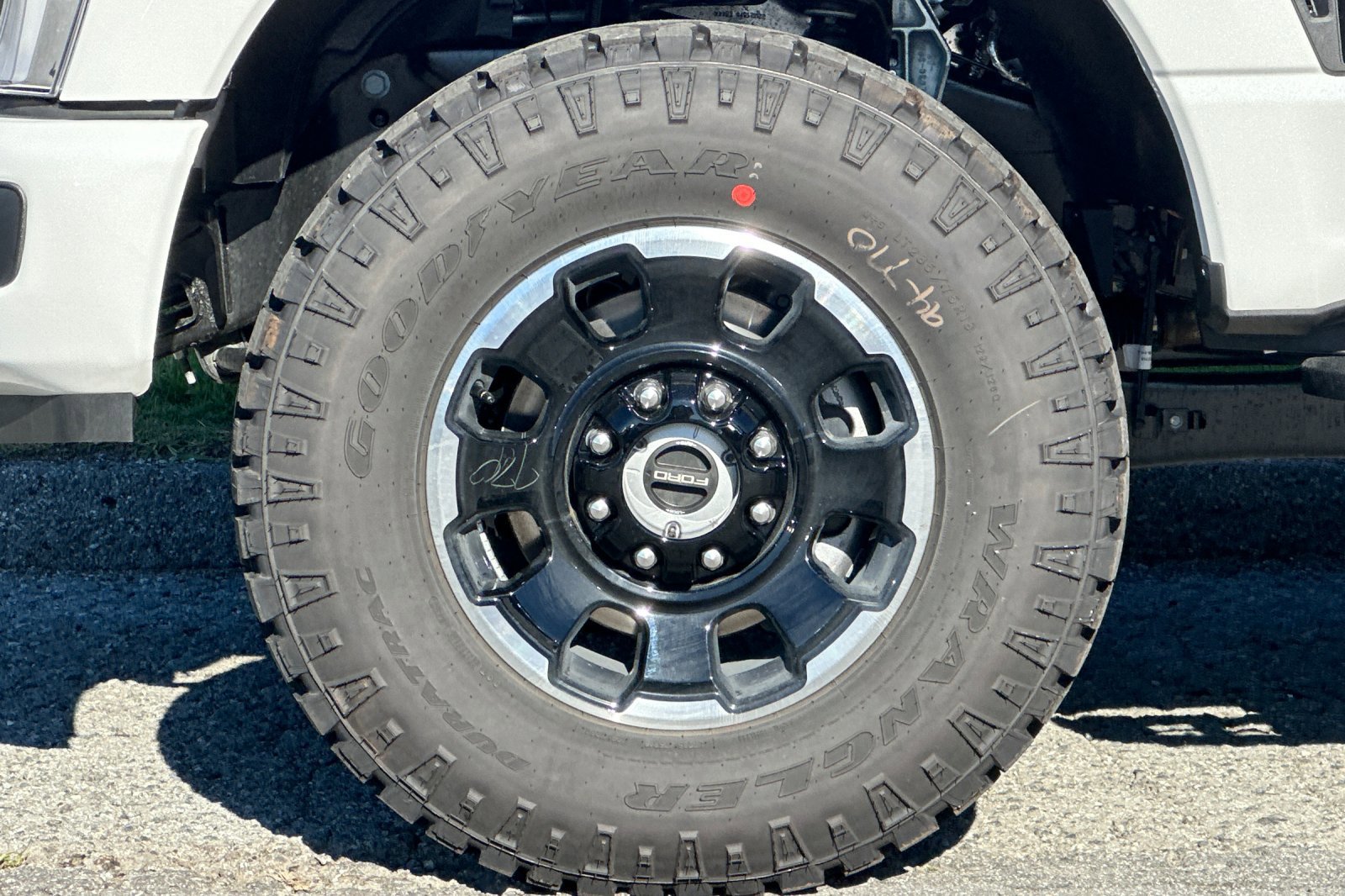New 2026 Ford F250 Platinum w/ Tremor Off-Road Package AWD/4WD image 22