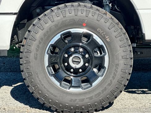 New 2026 Ford F250 Platinum w/ Tremor Off-Road Package AWD/4WD image 22