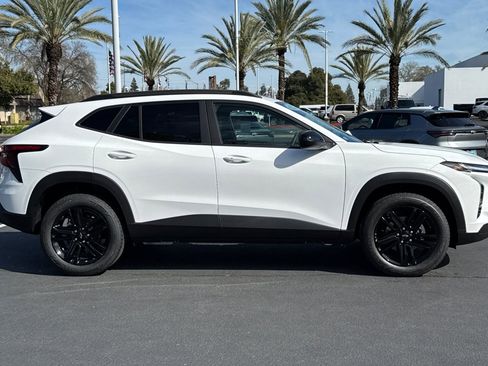 New 2026 Chevrolet Trax ACTIV FWD image 2