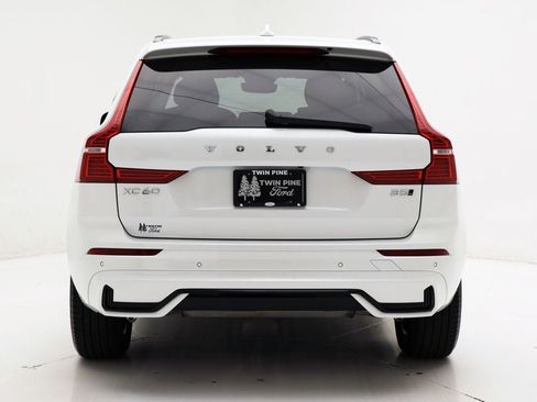 Used 2025 Volvo XC60 B5 Core image 8