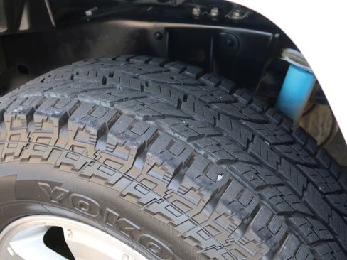 Used 2015 Toyota Tacoma Pickup 4D 6 ft w/ TRD Sport Package image 8