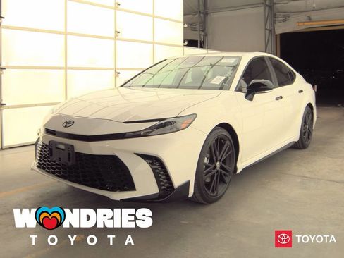 Used 2026 Toyota Camry XLE w/ Convenience Package image 1