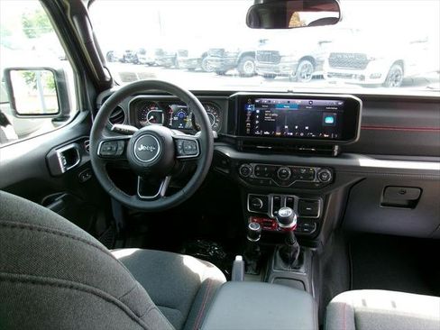 Used 2026 Jeep Wrangler Rubicon AWD/4WD image 12