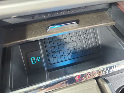 Used 2024 Ford Expedition Limited RWD image 32