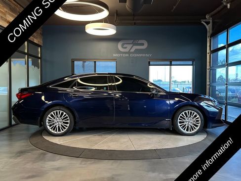 Used 2022 Toyota Avalon Limited w/ Advanced Safety Package FWD image 2