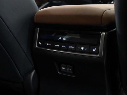 Used 2025 Lexus GX 550 w/ Cold Area Package AWD/4WD image 16