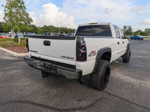 Used 2005 Chevrolet Silverado 2500 LS w/ Snow Plow Prep Package AWD/4WD image 9