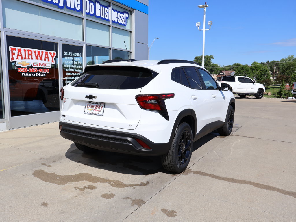 New 2026 Chevrolet Trax LT w/ Driver Confidence Package FWD image 3