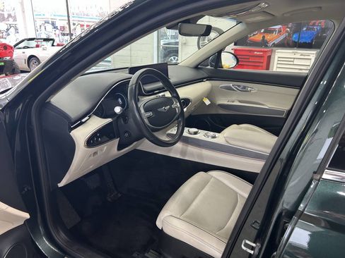 Used 2023 Genesis GV70 2.5T w/ Advanced Package image 10