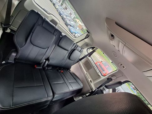 Used 2015 Chrysler Town & Country Touring-L w/ Driver Convenience Group FWD image 31