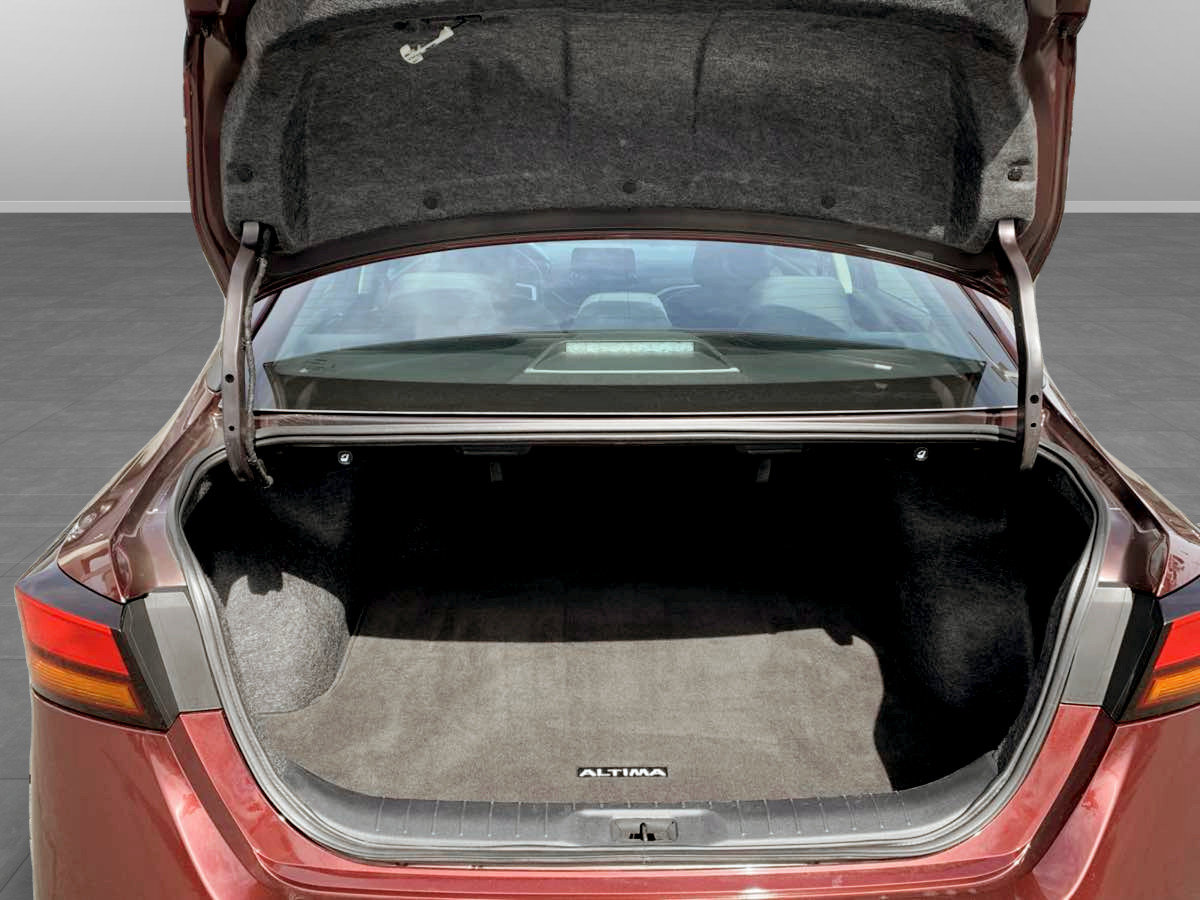 Used 2025 Nissan Altima 2.5 SV FWD image 12