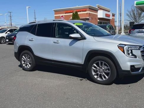 Certified 2022 GMC Terrain SLT image 2