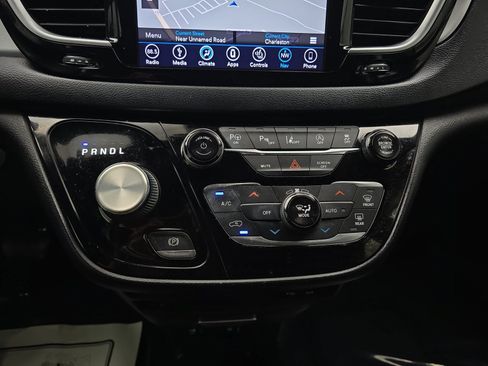 Used 2019 Chrysler Pacifica Touring-L w/ Advanced Safetytec Group FWD image 21