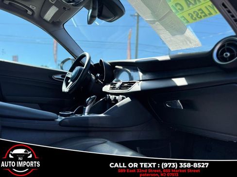 Used 2019 Alfa Romeo Giulia AWD image 18