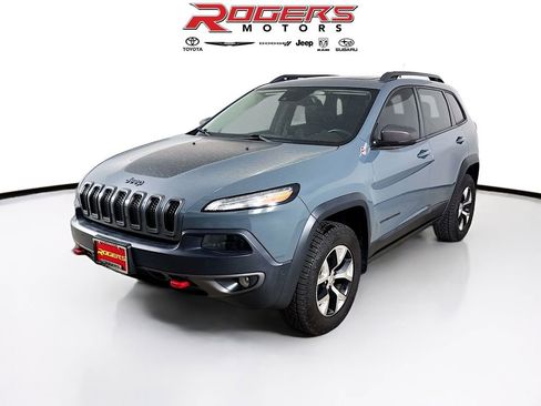Used 2015 Jeep Cherokee Trailhawk w/ Comfort/Convenience Group AWD/4WD image 3