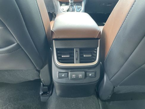 Used 2022 Subaru Outback Touring AWD/4WD image 25