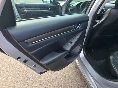 Used 2021 Honda Accord Touring image 16