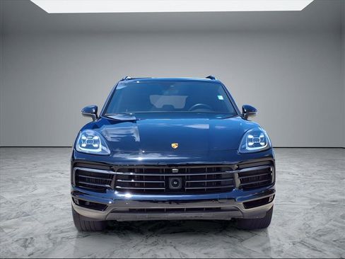 Used 2023 Porsche Cayenne image 2