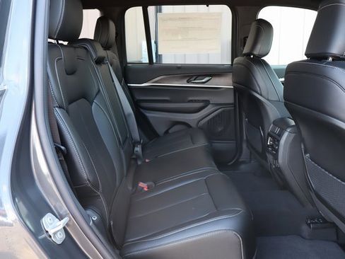 New 2025 Jeep Grand Cherokee Limited w/ Luxury Tech Group II image 44