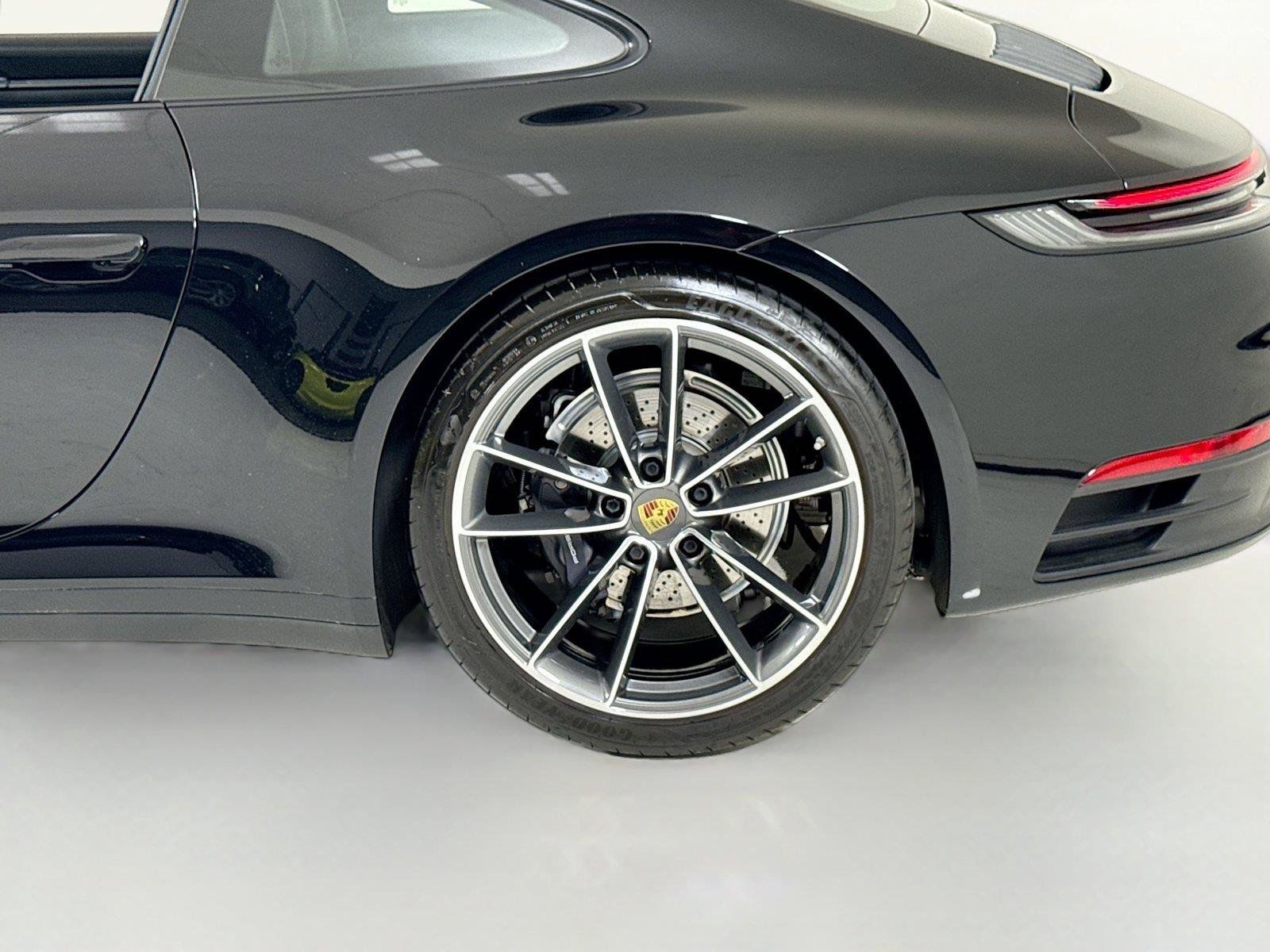 Used 2022 Porsche 911 Carrera w/ Premium Package RWD image 38