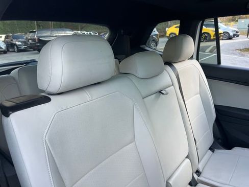 Used 2020 Volkswagen Tiguan SE R-Line image 29