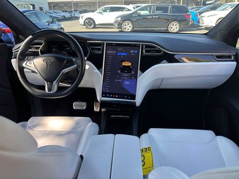 Used 2018 Tesla Model X 75D image 21