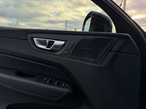 Certified 2023 Volvo XC60 B5 Plus w/ Climate Package image 19