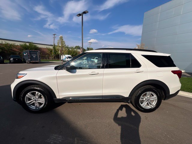 Used 2024 Ford Explorer XLT w/ Equipment Group 202A AWD/4WD image 8