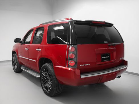 Used 2013 GMC Yukon Denali image 3