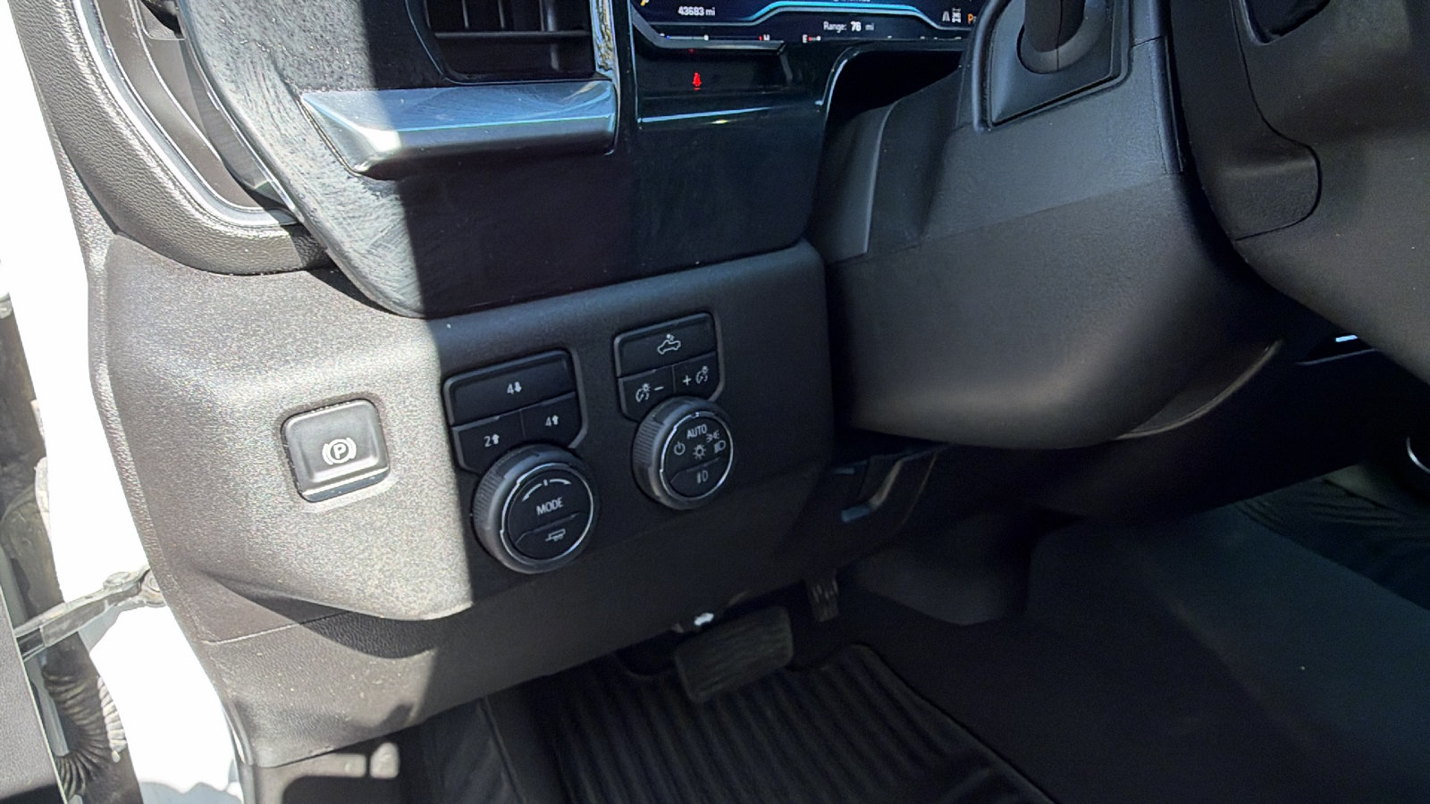 Used 2025 Chevrolet Silverado 2500 LT w/ Convenience Package AWD/4WD image 24