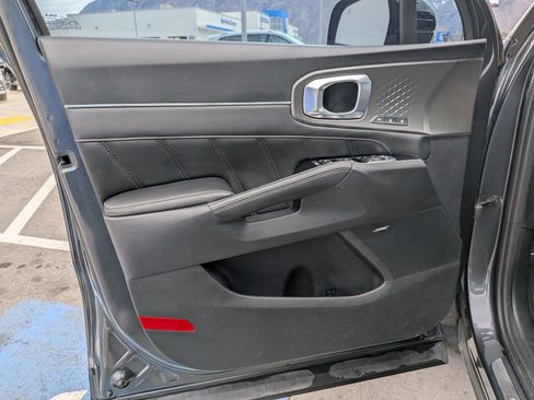 Used 2023 Kia Sorento SX image 15