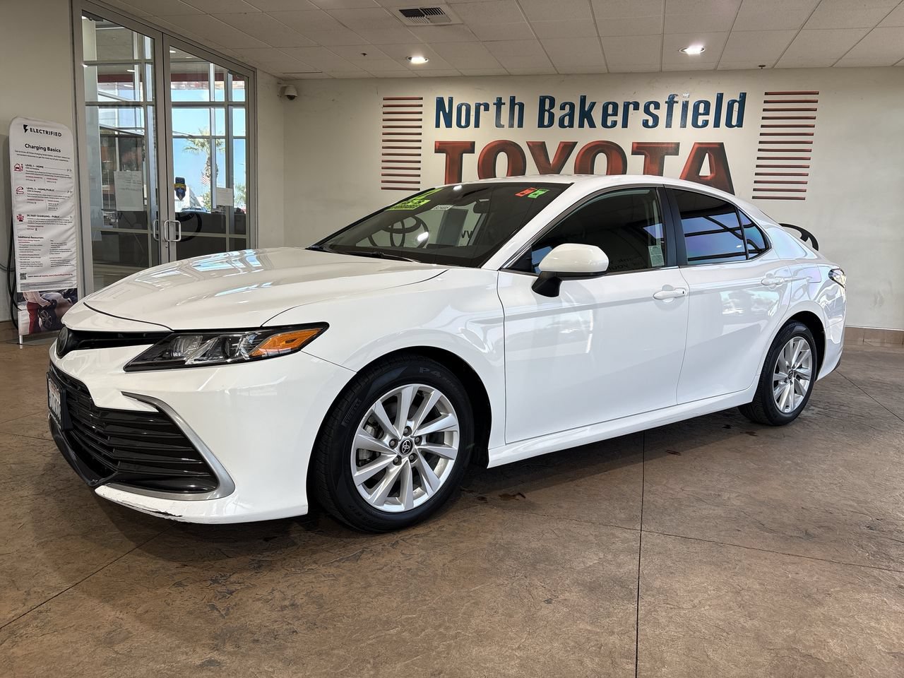 Certified 2022 Toyota Camry LE FWD image 1