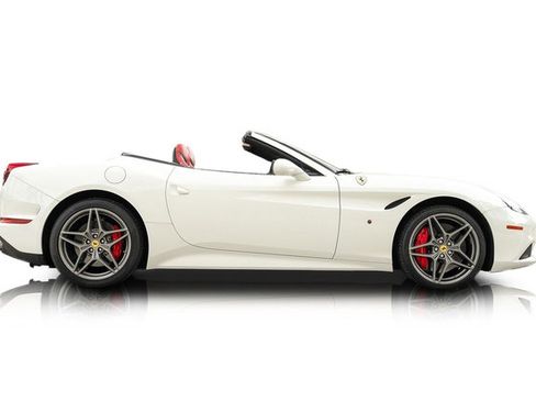 Used 2016 Ferrari California T image 2