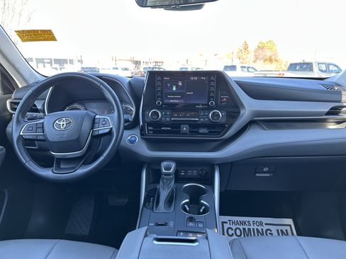 Used 2022 Toyota Highlander XLE image 28