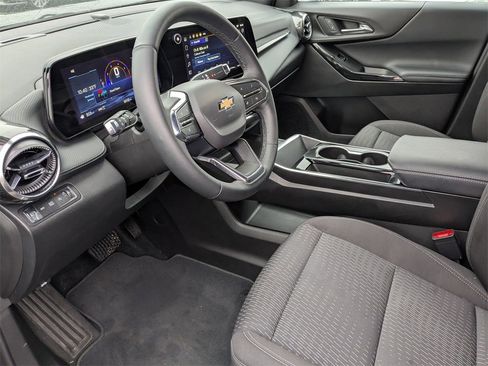 Used 2025 Chevrolet Equinox LT image 16