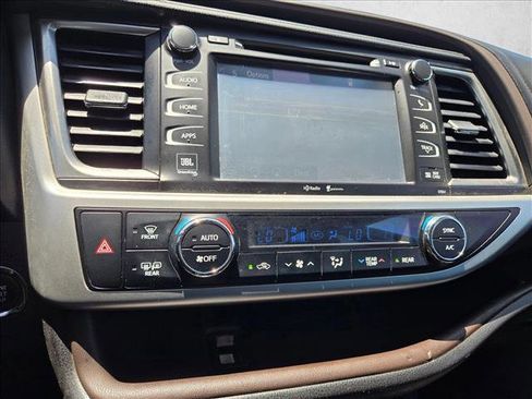 Used 2014 Toyota Highlander Limited FWD image 12