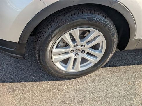 Used 2018 Ford Explorer XLT w/ Equipment Group 202A image 10