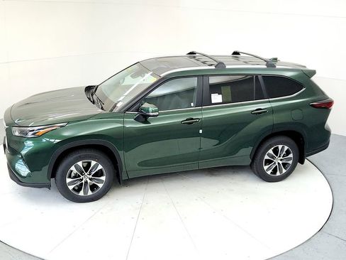 Certified 2024 Toyota Highlander XLE AWD/4WD image 14