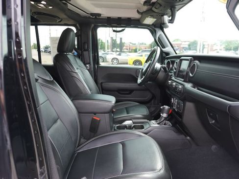 Used 2022 Jeep Wrangler Unlimited Sahara w/ Cold Weather Group AWD/4WD image 30