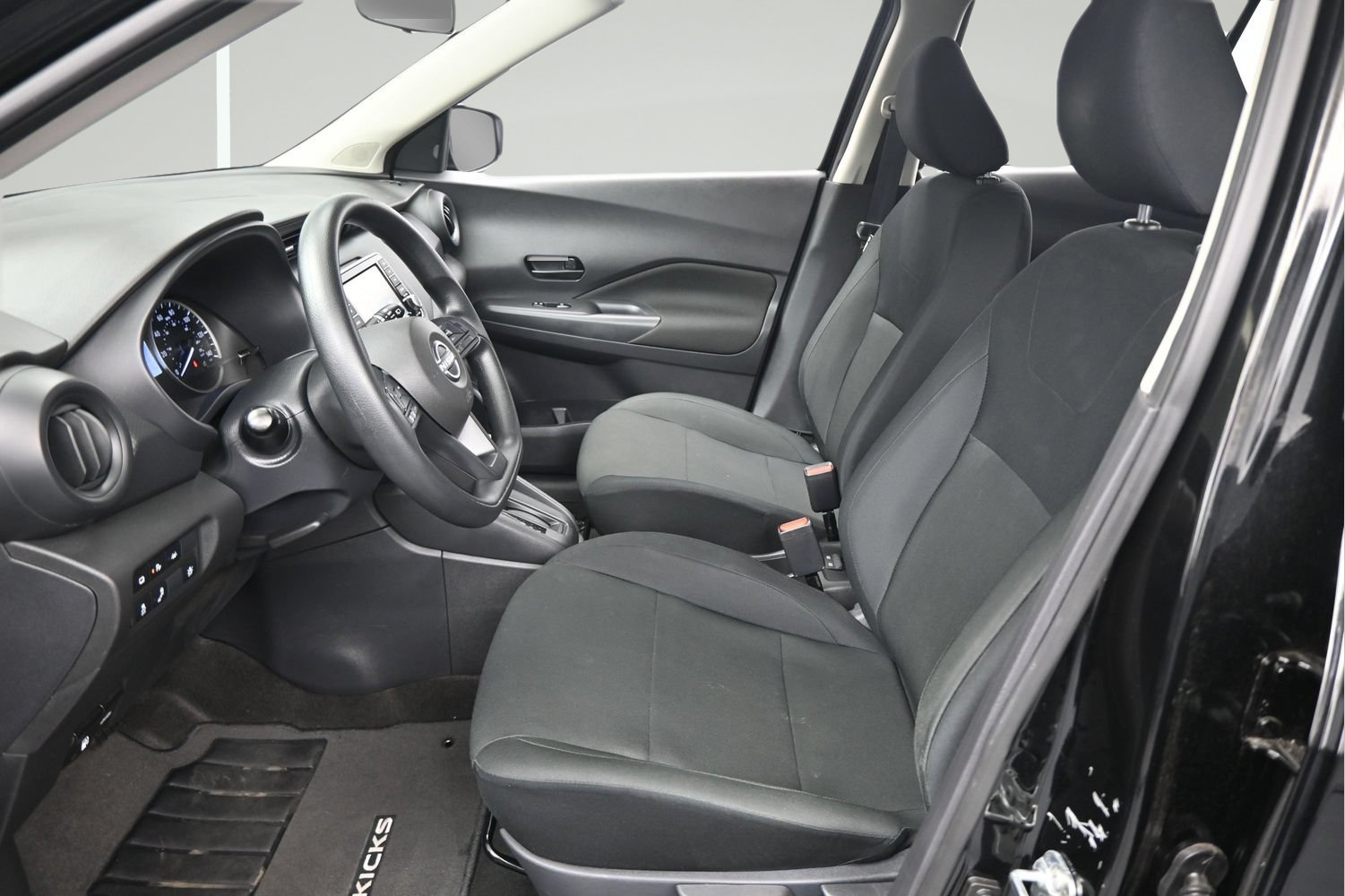 Certified 2025 Nissan Kicks Play S FWD image 9