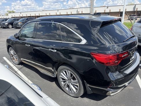 Used 2017 Acura MDX SH-AWD w/ Advance Package image 3