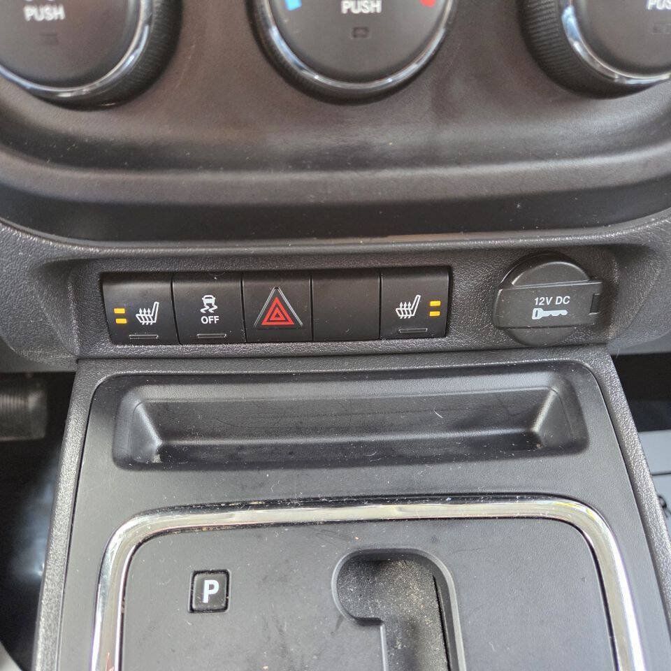 Used 2012 Jeep Patriot Latitude w/ Sun/Sound Group FWD image 21