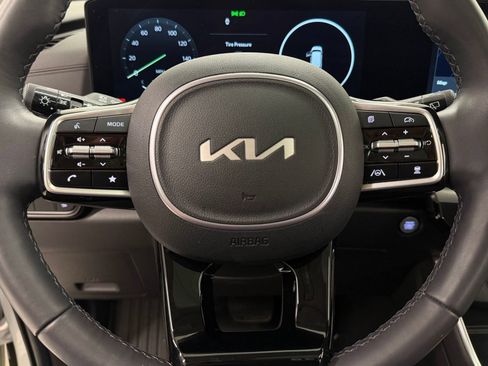 Used 2025 Kia Carnival SX Prestige FWD image 9