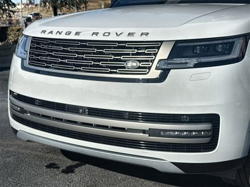 Certified 2023 Land Rover Range Rover SE image 9