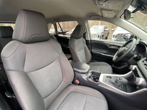 Used 2025 Toyota RAV4 XLE image 24