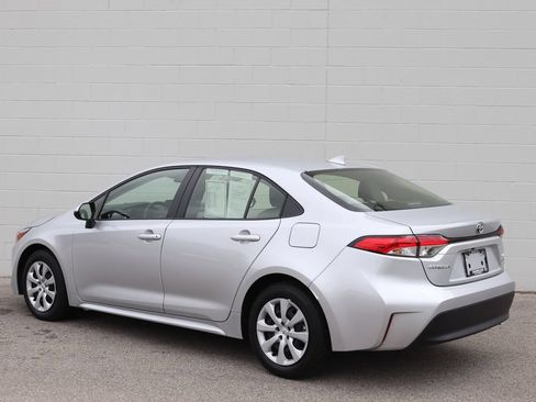 Used 2025 Toyota Corolla LE FWD image 22