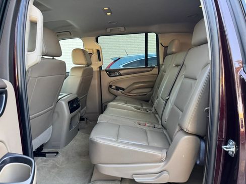 Used 2017 GMC Yukon XL SLT AWD/4WD image 19